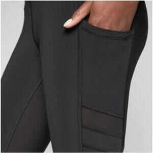 Athleta Petite XS Slash Stealth 7/8 Yoga Workout Legging Mesh Details Black Pant